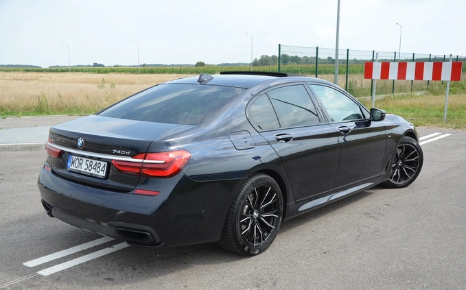 BMW Seria 7 cena 150000 przebieg: 205000, rok produkcji 2017 z Zambrów małe 781